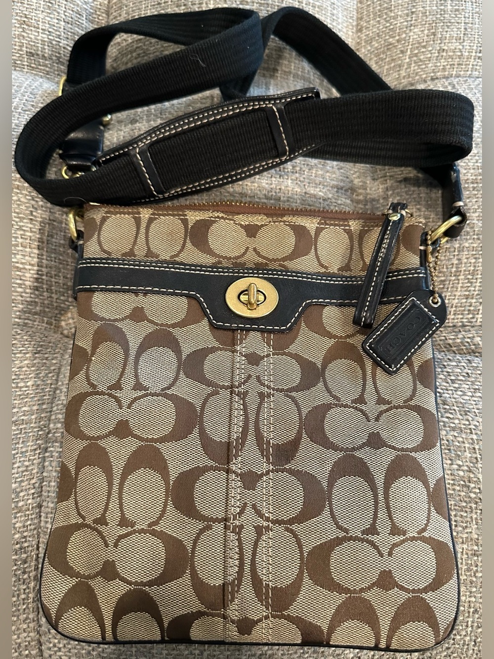 Coach Signature Turnlock Swingpack Crossbody Bag Khaki Dark Brown Leather EUC